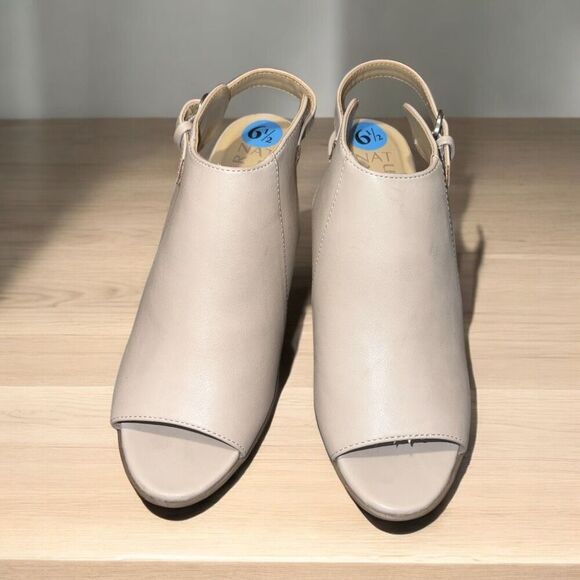 ✨Naturalizer Dawn Leather Platform Sz 6.5 Shootie✨ - Picture 2 of 10